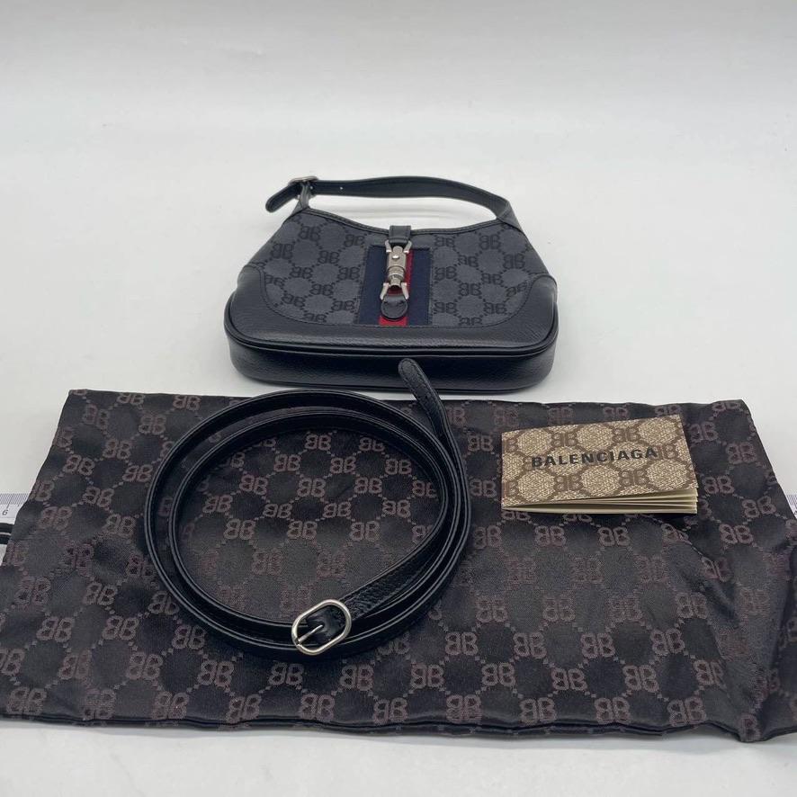 Balenciaga — Mini Hobo в монограмме BB