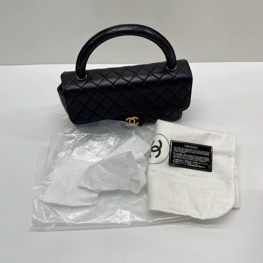 Chanel Classic Flap — Стёганая сумка с золотой фурнитурой