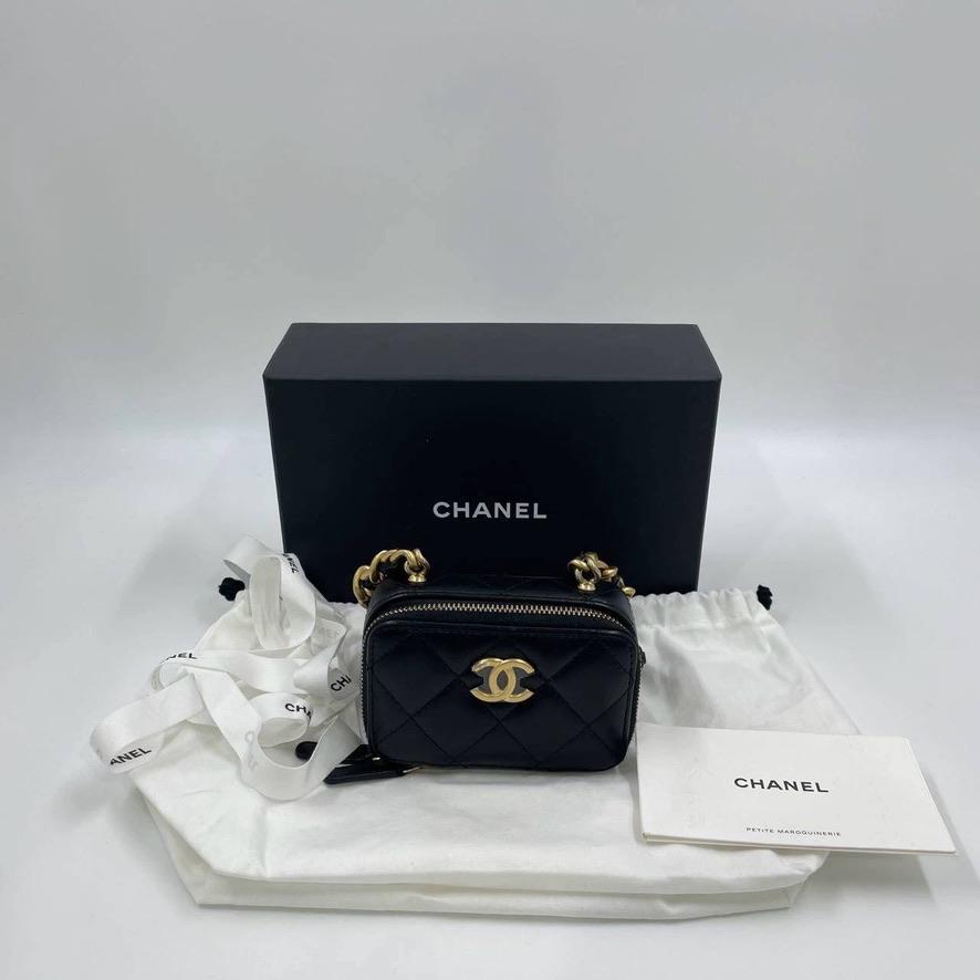 Chanel Vanity — Мини-сумка на цепочке
