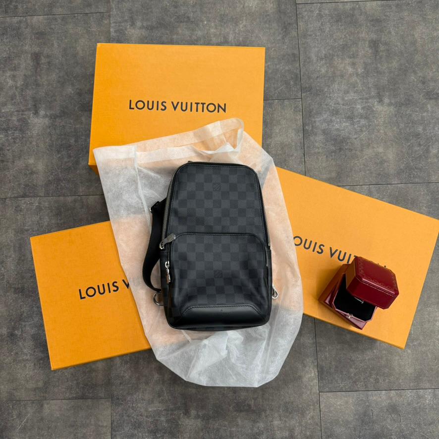 Louis Vuitton Avenue Sling — Damier Graphite